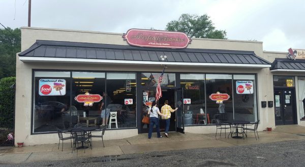 Why People Go Crazy For This One Hot Dog Joint In Small Town South Carolina