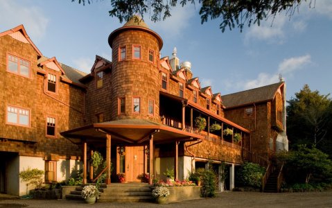 The Gorgeous Oregon Coast Inn That Will Make You Feel Like Royalty