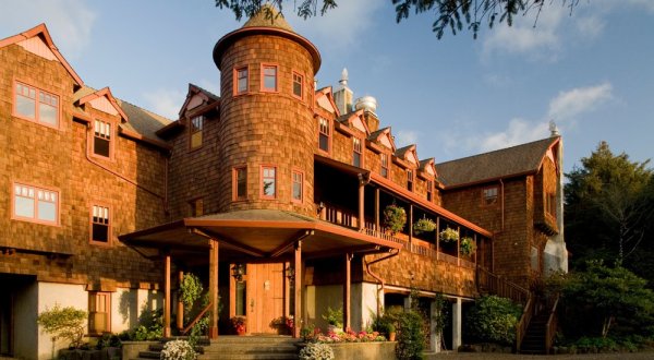 The Gorgeous Oregon Coast Inn That Will Make You Feel Like Royalty