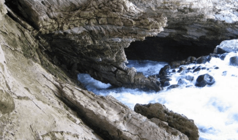 Most People Don't Realize An Underground River Flows Right Through Wyoming