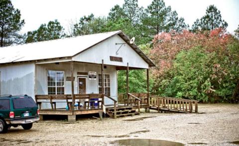 This Unassuming Mississippi Restaurant Serves Some Of The Best BBQ In The State