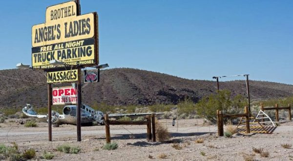 15 Staggering Photos Of An Abandoned Brothel Hiding In Nevada