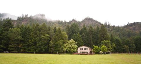 The Gorgeous Lodge In Oregon That's So Secluded You Can Only Access It By Hike
