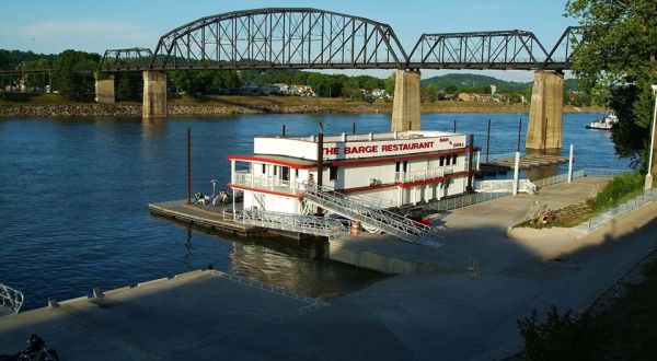 This Floating Restaurant Is Returning To West Virginia And You’ll Want To Visit