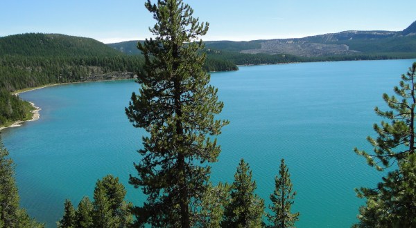 This Secluded Mountaintop Lake In Oregon Is The Perfect Day Trip Destination