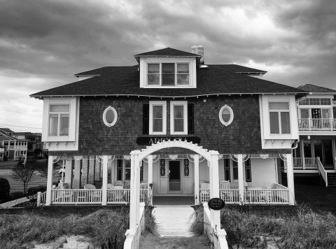 The Story Behind This Haunted Bed & Breakfast In Delaware Is Truly Creepy