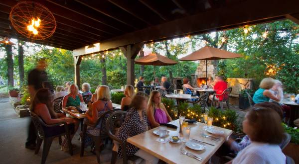 13 South Carolina Restaurants With The Most Amazing Outdoor Patios You’ll Love To Lounge On