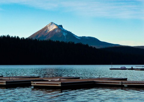 A Getaway At This Dreamy Lake Resort In Oregon Simply Can’t Be Beat
