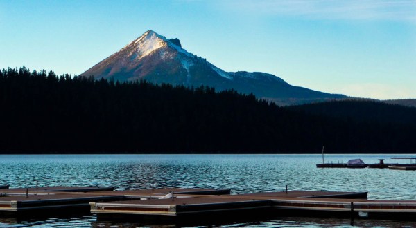 A Getaway At This Dreamy Lake Resort In Oregon Simply Can’t Be Beat