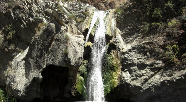 Everyone In Southern California Must Visit This Epic Waterfall As Soon As Possible