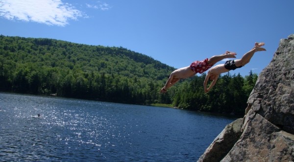 9 Gorgeous Waterfront Hikes In Vermont That Anyone Can Do