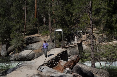 The Terrifying Swinging Bridge Near Northern California That Will Make Your Stomach Drop