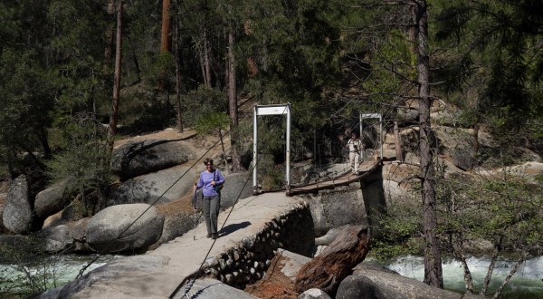 The Terrifying Swinging Bridge Near Northern California That Will Make Your Stomach Drop