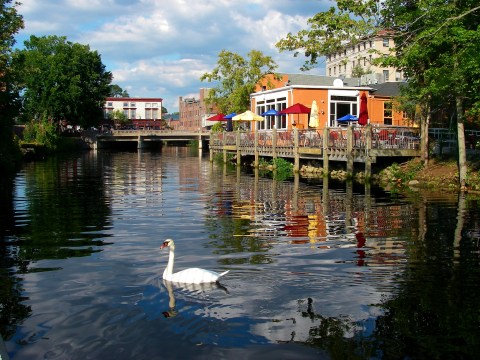 10 Charming River Towns In Connecticut To Visit This Spring