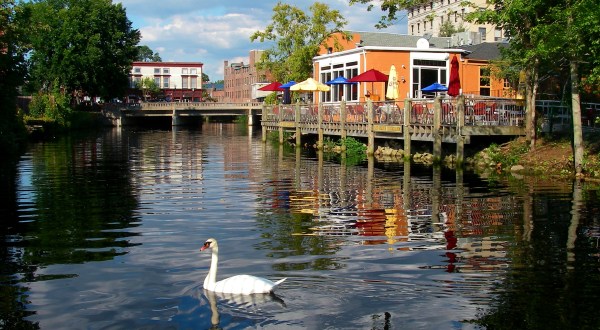 10 Charming River Towns In Connecticut To Visit This Spring