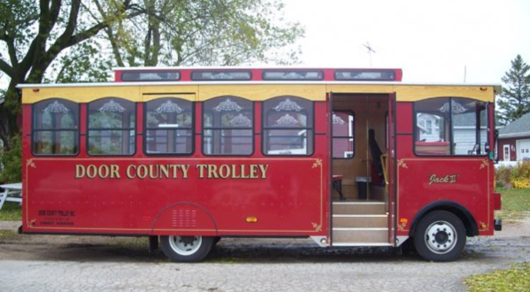 The Wisconsin Wine Trolley Tour You’ll Absolutely Love