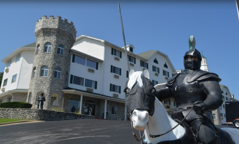 Spend The Night In Missouri's Most Majestic Castle For An Unforgettable Experience