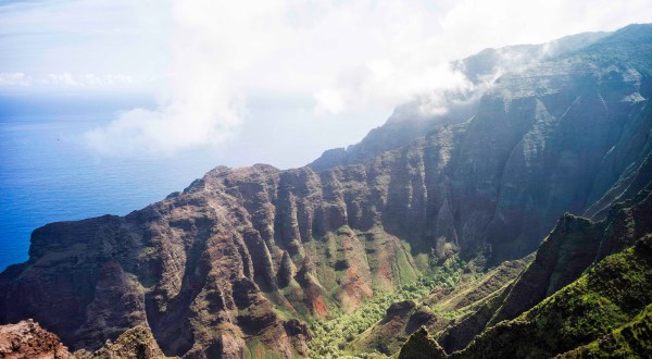 Here Are The 10 Most Popular Hikes In Hawaii… And Where To Go Instead