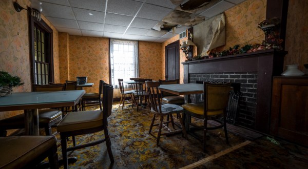 This Abandoned Tavern Is One Of The Oldest Buildings In The Midwest