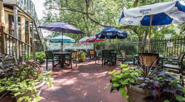 10 Indiana Restaurants With The Most Amazing Outdoor Patios You’ll Love To Lounge On