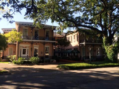 The Haunting Story Of This Alabama Hotel Will Send Shivers Down Your Spine