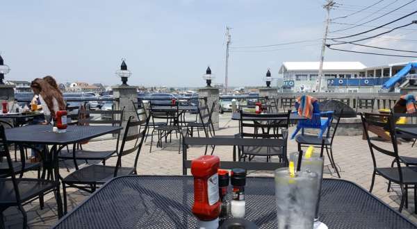 Try These 7 Rhode Island Restaurants For A Magical Outdoor Dining Experience