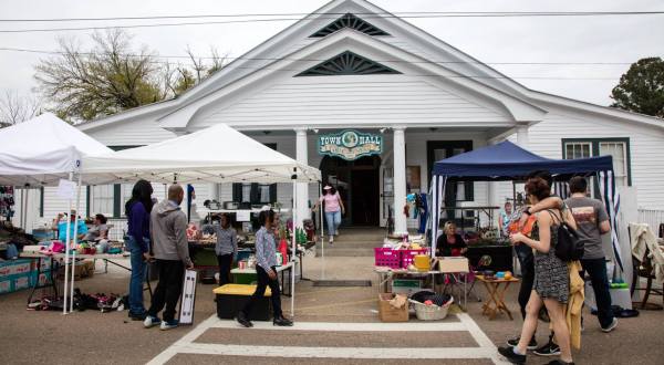 You’ll Absolutely Love This 100 Mile Yard Sale Near New Orleans