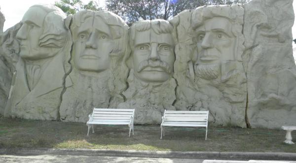 Most People Don’t Know There’s A Little Mount Rushmore In Florida