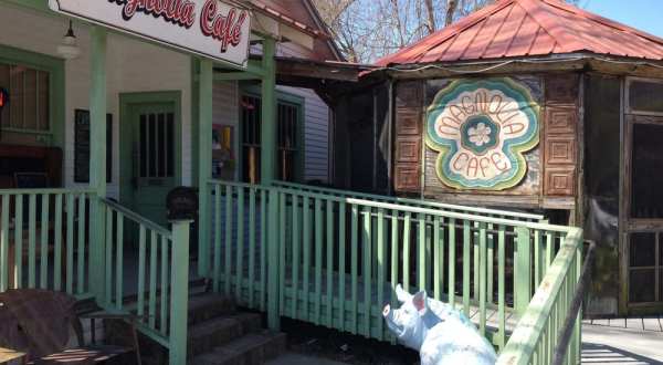 You’ll Love This Funky Family Friendly Restaurant In Small Town Louisiana