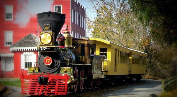 Journey Back In Time Aboard This Old-Fashioned Steam Train In Pennsylvania
