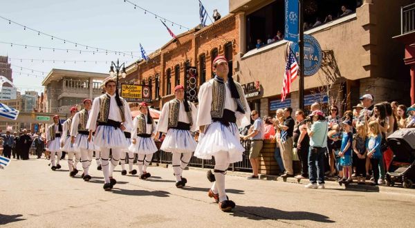 9 Ethnic Festivals In Detroit That Will Wow You In The Best Way Possible