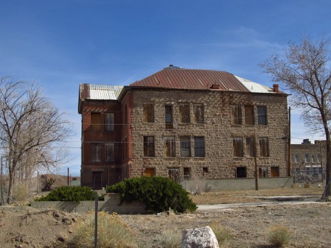 The Tragic Story Of This Forgotten Nevada High School Will Break Your Heart