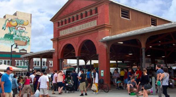 Everyone In Detroit Must Visit This Epic Farmers Market At Least Once