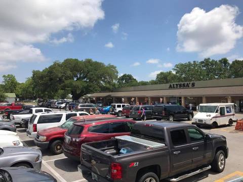 If You Live In Florida, You Must Visit This Unbelievable Thrift Store At Least Once