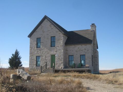 This Peaceful Kansas Inn Is Surrounded By Nothing But Natural Beauty