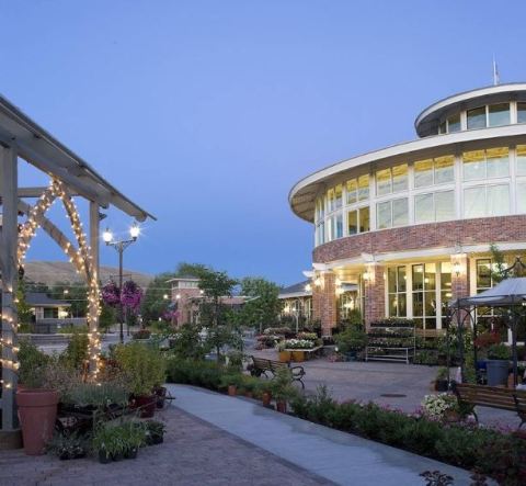 There's A Garden Center In Idaho That's Also A Restaurant And It's Positively Enchanting