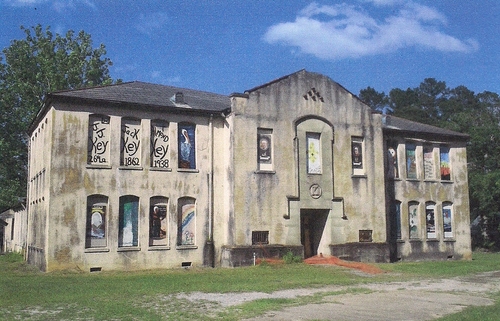 The Story Behind This Abandoned Louisiana School Will Make You Nostalgic