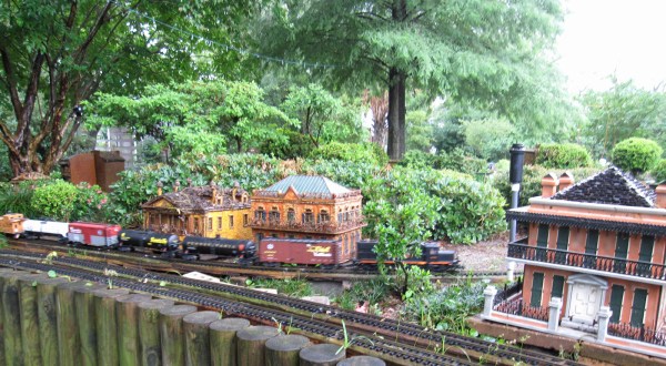 There’s A Train Garden In Louisiana And It’s Just As Enchanting As It Sounds