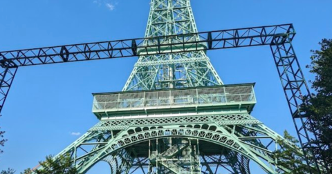 Most People Don't Know There's An Eiffel Tower Replica In Virginia