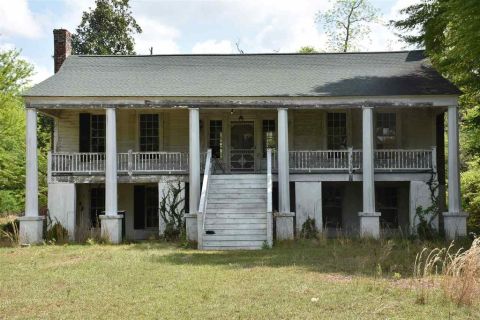 17 Staggering Photos Of An Abandoned Plantation Hiding In South Carolina - REDIRECTED