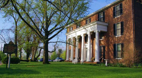 You Have To Spend At Least One Night At This Breathtaking Bed & Breakfast In Kentucky