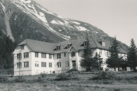 10 Staggering Photos Of An Abandoned Orphanage Hiding In Alaska
