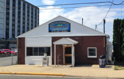 An Unassuming Restaurant In Ohio, New Sandusky Fish Company Serves Amazing Eats