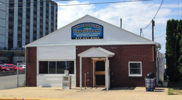 An Unassuming Restaurant In Ohio, New Sandusky Fish Company Serves Amazing Eats