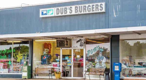 The Iconic Restaurant In Alabama That Serves The Most Mouthwatering Burgers