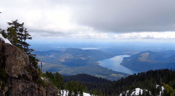 The Hiking Trail Hiding In Washington That Will Transport You To Another World