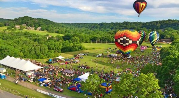 10 Incredible Hot Air Balloon Festivals That Only Happen In Illinois