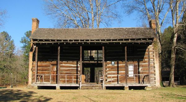These 8 Historic Log Cabins In Alabama Will Transport You To Another Era