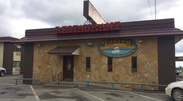 This Restaurant In Alaska Doesn’t Look Like Much – But The Food Is Amazing