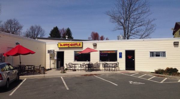 This Restaurant In Connecticut Doesn’t Look Like Much – But The Food Is Amazing